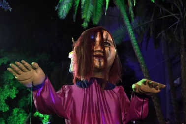 Catrinas, vikingos y elfos formaron parte de los personajes fantásticos que se pasearon por las calles de la ciudad colombiana