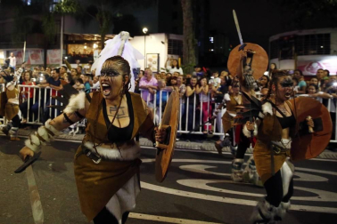Catrinas, vikingos y elfos formaron parte de los personajes fantásticos que se pasearon por las calles de la ciudad colombiana