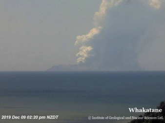 Medio centenar de turistas se encontraban en la isla donde ha entrado en erupción