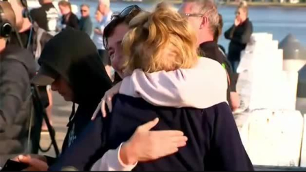 Emotiva despedida del crucero en el que viajaban 38 turistas afectados por la erupción del volcán Whakaati