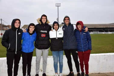 Este domingo 8, tuvo lugar la final del XVIII Torneo Internacional de Fútbol Sub-16 en Cabanillas. Los equipos enfrentados eran el C.A. Osasuna y Real Zaragoza. A pesar de la lluvia, la afición vino en masa para apoyar a sus equipos favoritos en un ambiente alegre.
