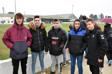 Este domingo 8, tuvo lugar la final del XVIII Torneo Internacional de Fútbol Sub-16 en Cabanillas. Los equipos enfrentados eran el C.A. Osasuna y Real Zaragoza. A pesar de la lluvia, la afición vino en masa para apoyar a sus equipos favoritos en un ambiente alegre.
