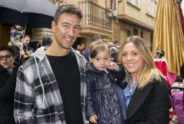 Desde el sábado 30 de noviembre hasta el domingo 8 de diciembre, los habitantes de Lerín tuvieron la suerte de celebrar las fiestas de diciembre de su pueblo. A lo largo de la semana se pudo participar en un sinfín de actividades: comidas populares, conciertos, bingo, torico de fuego... Pero no fue hasta el pasado domingo cuando los gigantes y cabezudos salieron a las calles.