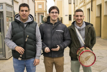 Desde el sábado 30 de noviembre hasta el domingo 8 de diciembre, los habitantes de Lerín tuvieron la suerte de celebrar las fiestas de diciembre de su pueblo. A lo largo de la semana se pudo participar en un sinfín de actividades: comidas populares, conciertos, bingo, torico de fuego... Pero no fue hasta el pasado domingo cuando los gigantes y cabezudos salieron a las calles.