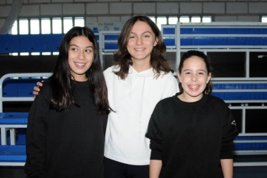 El pasado 7 de diciembre los vecinos de Funes se dieron cita en el pabellón polideportivo de la localidad para participar a una acción solidaria a favor de la Asociación Navarra de Síndrome de Down. Los asistentes pudieron aprovechar para hacer ejercicio sin perder la sonrisa gracias a una sesión de zumba.