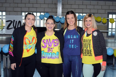 El pasado 7 de diciembre los vecinos de Funes se dieron cita en el pabellón polideportivo de la localidad para participar a una acción solidaria a favor de la Asociación Navarra de Síndrome de Down. Los asistentes pudieron aprovechar para hacer ejercicio sin perder la sonrisa gracias a una sesión de zumba.