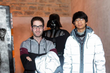 Los fans de la saga 'Star Wars' se acercaron a Baluarte el pasado domingo para descubrir el universo creativo de la película y los secretos del rodaje comandado por George Lucas en la exposición de la Sala de la Muralla que llegó a Pamplona el 5 de diciembre para quedarse hasta el 12 de enero.