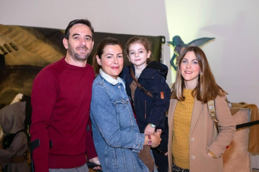 Los fans de la saga 'Star Wars' se acercaron a Baluarte el pasado domingo para descubrir el universo creativo de la película y los secretos del rodaje comandado por George Lucas en la exposición de la Sala de la Muralla que llegó a Pamplona el 5 de diciembre para quedarse hasta el 12 de enero.