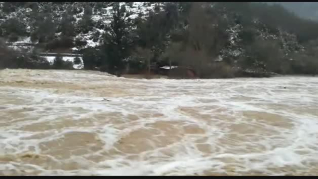 El río Esca, a su paso por Burgui