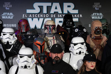 El teatro Victoria Eugenia de San Sebastián acogió este miércoles el preestreno en España de la última película de 'Star Wars', 42 años después de que también lo hiciera con 'La guerra de las galaxias'.