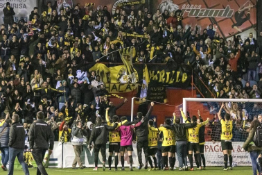 El estadio La Planilla de Calahorra acogió este jueves, 19 de diciembre, la eliminatoria de primera ronda de la Copa del Rey entre el conjunto de Azagra y los gallegos, con victoria final para los visitantes por 0-2.