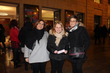 El pasado viernes 13 de diciembre, el cantante Blas Cantó viajó a Pamplona dentro de su gira 'Complicados'. El Teatro Gayarre acogió la presentación de este álbum, que ha sido número uno en ventas e incluye éxitos como 'Él no soy yo', 'In your bed' o 'No volveré a seguir tus pasos'. Los seguidores del cantante vibraron con el concierto.