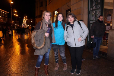 El pasado viernes 13 de diciembre, el cantante Blas Cantó viajó a Pamplona dentro de su gira 'Complicados'. El Teatro Gayarre acogió la presentación de este álbum, que ha sido número uno en ventas e incluye éxitos como 'Él no soy yo', 'In your bed' o 'No volveré a seguir tus pasos'. Los seguidores del cantante vibraron con el concierto.