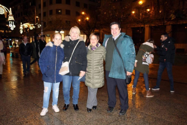 El pasado viernes 13 de diciembre, el cantante Blas Cantó viajó a Pamplona dentro de su gira 'Complicados'. El Teatro Gayarre acogió la presentación de este álbum, que ha sido número uno en ventas e incluye éxitos como 'Él no soy yo', 'In your bed' o 'No volveré a seguir tus pasos'. Los seguidores del cantante vibraron con el concierto.