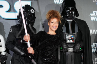 El teatro Victoria Eugenia de San Sebastián acogió este miércoles el preestreno en España de la última película de 'Star Wars', 42 años después de que también lo hiciera con 'La guerra de las galaxias'.