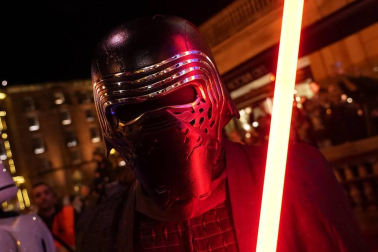 El teatro Victoria Eugenia de San Sebastián acogió este miércoles el preestreno en España de la última película de 'Star Wars', 42 años después de que también lo hiciera con 'La guerra de las galaxias'.