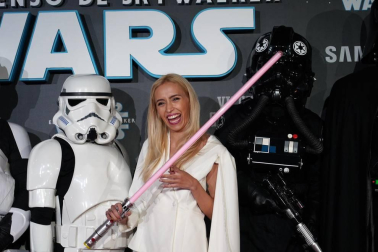 El teatro Victoria Eugenia de San Sebastián acogió este miércoles el preestreno en España de la última película de 'Star Wars', 42 años después de que también lo hiciera con 'La guerra de las galaxias'.