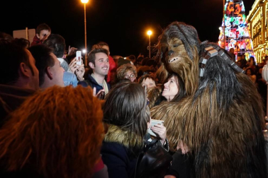 El teatro Victoria Eugenia de San Sebastián acogió este miércoles el preestreno en España de la última película de 'Star Wars', 42 años después de que también lo hiciera con 'La guerra de las galaxias'.