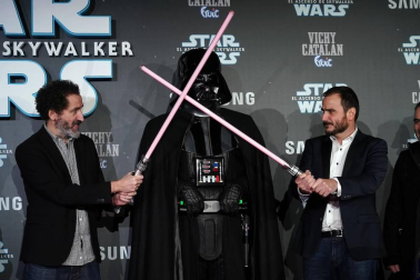 El teatro Victoria Eugenia de San Sebastián acogió este miércoles el preestreno en España de la última película de 'Star Wars', 42 años después de que también lo hiciera con 'La guerra de las galaxias'.