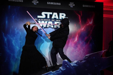 El teatro Victoria Eugenia de San Sebastián acogió este miércoles el preestreno en España de la última película de 'Star Wars', 42 años después de que también lo hiciera con 'La guerra de las galaxias'.