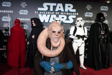 El teatro Victoria Eugenia de San Sebastián acogió este miércoles el preestreno en España de la última película de 'Star Wars', 42 años después de que también lo hiciera con 'La guerra de las galaxias'.