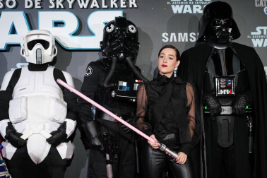 El teatro Victoria Eugenia de San Sebastián acogió este miércoles el preestreno en España de la última película de 'Star Wars', 42 años después de que también lo hiciera con 'La guerra de las galaxias'.