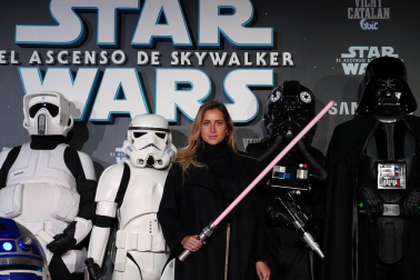El teatro Victoria Eugenia de San Sebastián acogió este miércoles el preestreno en España de la última película de 'Star Wars', 42 años después de que también lo hiciera con 'La guerra de las galaxias'.