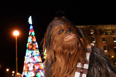 El teatro Victoria Eugenia de San Sebastián acogió este miércoles el preestreno en España de la última película de 'Star Wars', 42 años después de que también lo hiciera con 'La guerra de las galaxias'.