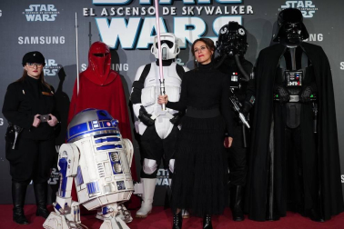 El teatro Victoria Eugenia de San Sebastián acogió este miércoles el preestreno en España de la última película de 'Star Wars', 42 años después de que también lo hiciera con 'La guerra de las galaxias'.
