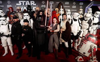 El teatro Victoria Eugenia de San Sebastián acogió este miércoles el preestreno en España de la última película de 'Star Wars', 42 años después de que también lo hiciera con 'La guerra de las galaxias'.