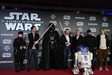 El teatro Victoria Eugenia de San Sebastián acogió este miércoles el preestreno en España de la última película de 'Star Wars', 42 años después de que también lo hiciera con 'La guerra de las galaxias'.