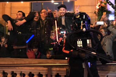El teatro Victoria Eugenia de San Sebastián acogió este miércoles el preestreno en España de la última película de 'Star Wars', 42 años después de que también lo hiciera con 'La guerra de las galaxias'.