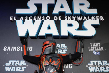 El teatro Victoria Eugenia de San Sebastián acogió este miércoles el preestreno en España de la última película de 'Star Wars', 42 años después de que también lo hiciera con 'La guerra de las galaxias'.