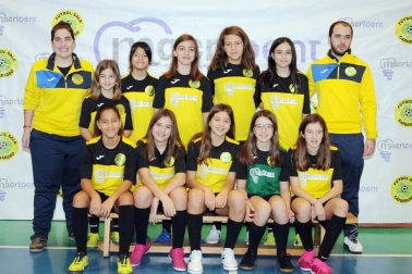 Caparroso sacó pecho presentando a sus equipos de fútbol sala. Equipos masculinos, femeninos y mixtos se reunieron para protagonizar la foto de la temporada. Un día de fiesta para este club deportivo.