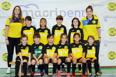 Caparroso sacó pecho presentando a sus equipos de fútbol sala. Equipos masculinos, femeninos y mixtos se reunieron para protagonizar la foto de la temporada. Un día de fiesta para este club deportivo.