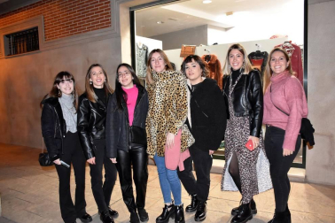 El pasado 14 de diciembre la Casa de Cultura se llenó en un acto en el que participaron numerosos colectivos de la localidad y de la Ribera. Además, este Festival Solidario de Murchante contó también con la actuación del Mago Tután y estuvo presentado por la monologuista local Aroa Berrozpe.