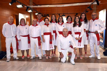 El pasado 14 de diciembre la Casa de Cultura se llenó en un acto en el que participaron numerosos colectivos de la localidad y de la Ribera. Además, este Festival Solidario de Murchante contó también con la actuación del Mago Tután y estuvo presentado por la monologuista local Aroa Berrozpe.