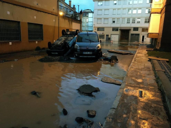La localidad cántabraha amanecido teñida del marrón del lodo