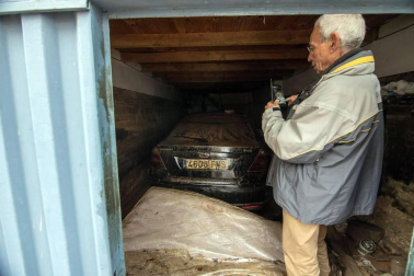 La localidad cántabraha amanecido teñida del marrón del lodo