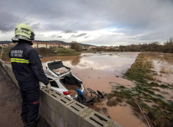 La localidad cántabraha amanecido teñida del marrón del lodo