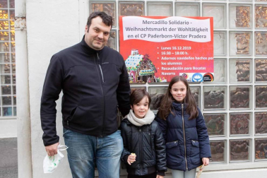 El pasado viernes 13 de diciembre el colegio Paderborn-Víctor Pradera acogió su primer mercadillo de adornos de Navidad elaborados por alumnos del centro. La recaudación se destinará íntegramente a fines benéficos. En concreto, el dinero se entregará a Bocatas Navarra, asociación volcada en la atención de las personas sin hogar.