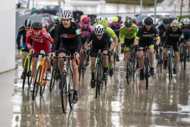 Participantes en la prueba disputada este sábado, 21 de diciembre, en el circuito de Lezkairu.