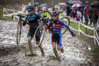 Participantes en la prueba disputada este sábado, 21 de diciembre, en el circuito de Lezkairu.