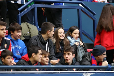 Galería de fotos de la afición en El Sadar durante el Osasuna-Real Sociedad