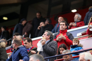 Galería de fotos de la afición en El Sadar durante el Osasuna-Real Sociedad
