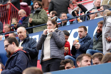 Galería de fotos de la afición en El Sadar durante el Osasuna-Real Sociedad