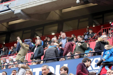 Galería de fotos de la afición en El Sadar durante el Osasuna-Real Sociedad