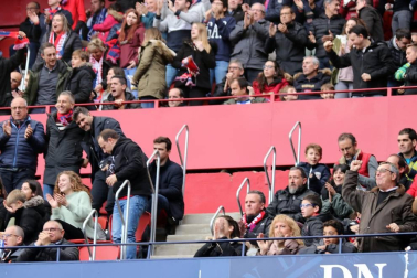 Galería de fotos de la afición en El Sadar durante el Osasuna-Real Sociedad