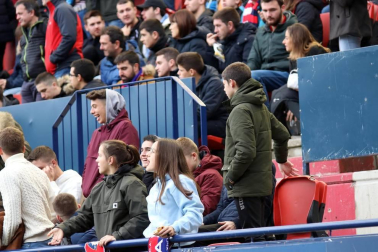Galería de fotos de la afición en El Sadar durante el Osasuna-Real Sociedad