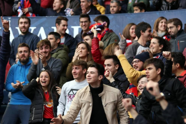 Galería de fotos de la afición en El Sadar durante el Osasuna-Real Sociedad